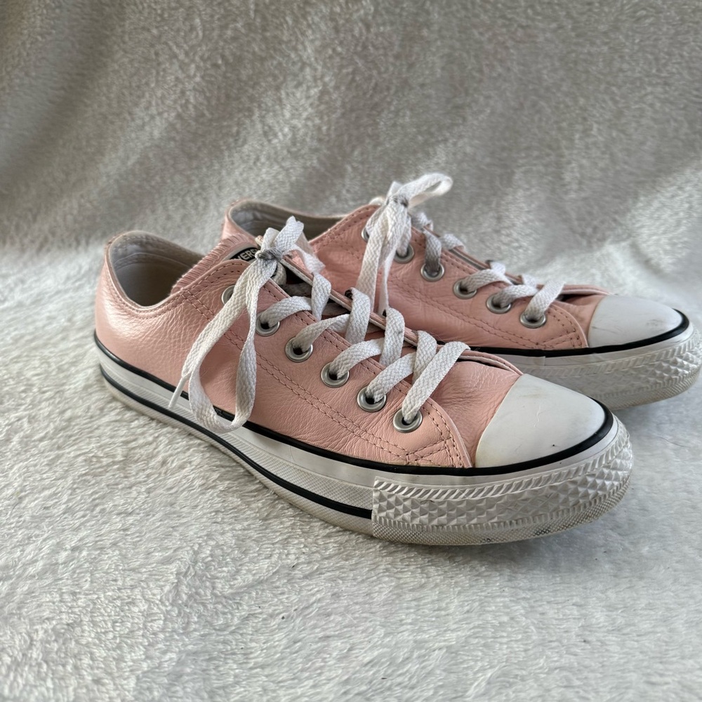Converse Stylish Pink Low-Top Sneakers with White Laces Women’s Size 7 Leather